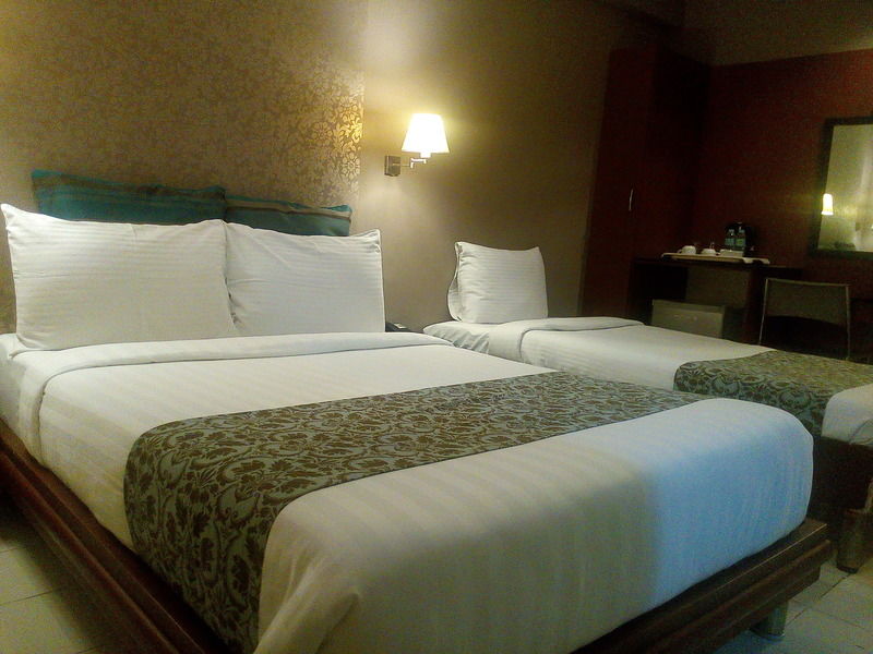 Pghi Hotel Quezon City Exterior photo