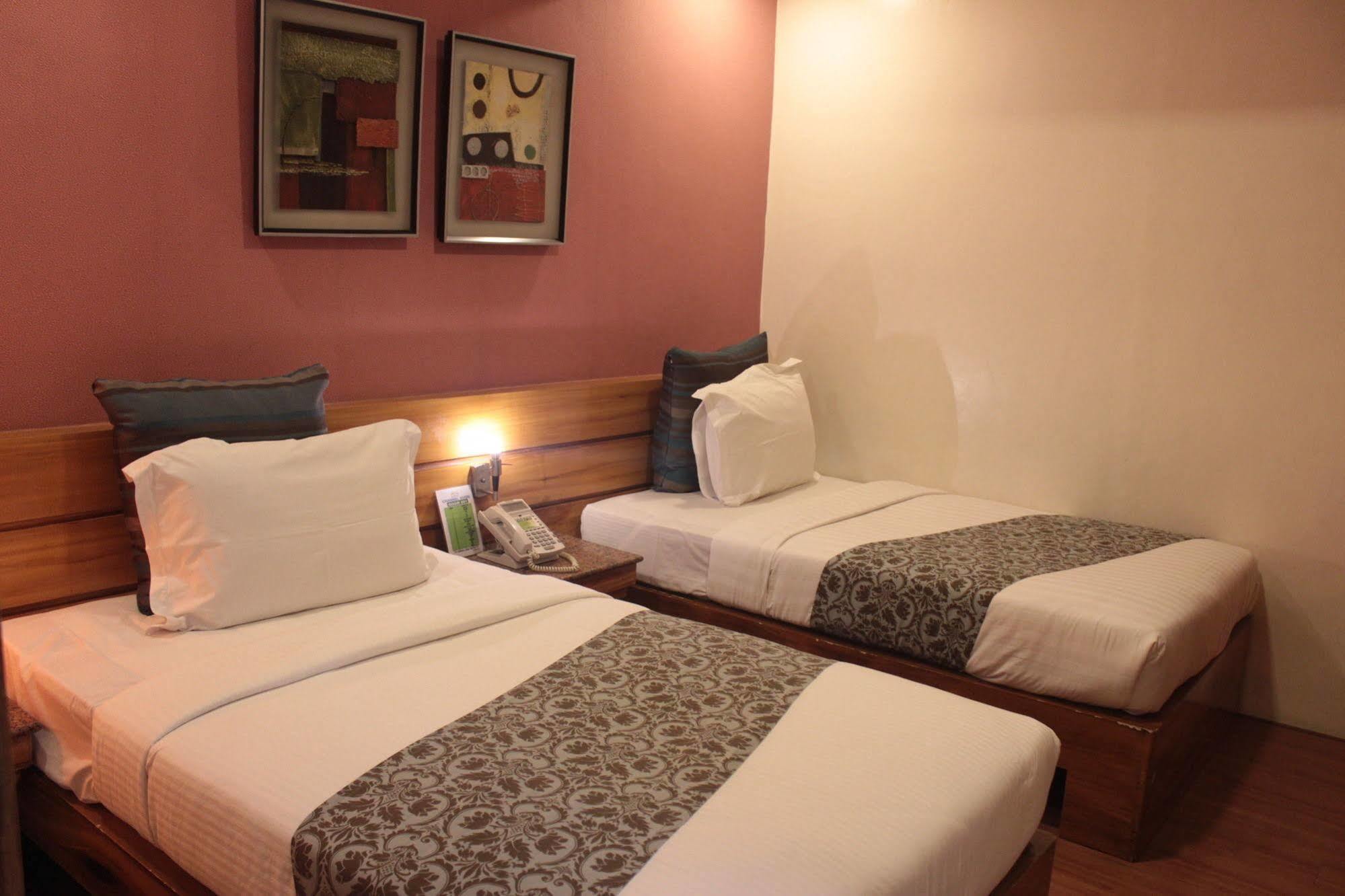 Pghi Hotel Quezon City Exterior photo